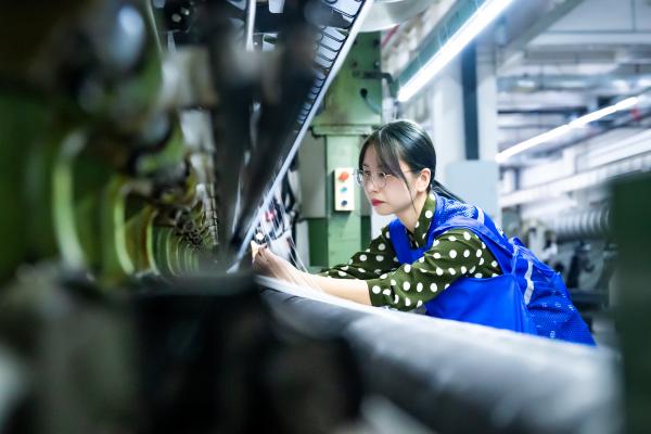 西平：一“布”当先 织就工业经济新版图(图2)