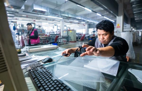 西平：一“布”当先 织就工业经济新版图(图4)